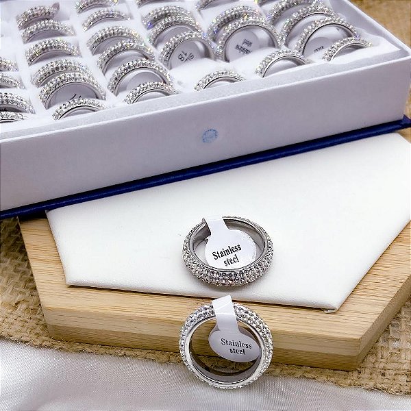 ANEL AÇO INOXIDÁVEL 4MM CRAVEJADA STRASS 4 TIRAS - PRATEADO