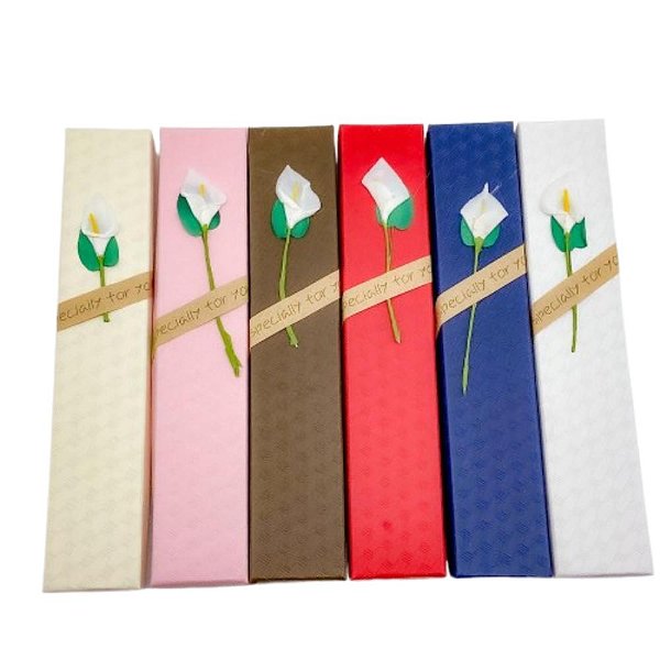 CAIXINHA DE PRESENTE  21X4CM ESTAMPA LÍRIO DA PAZ  - CORES SORTIDAS