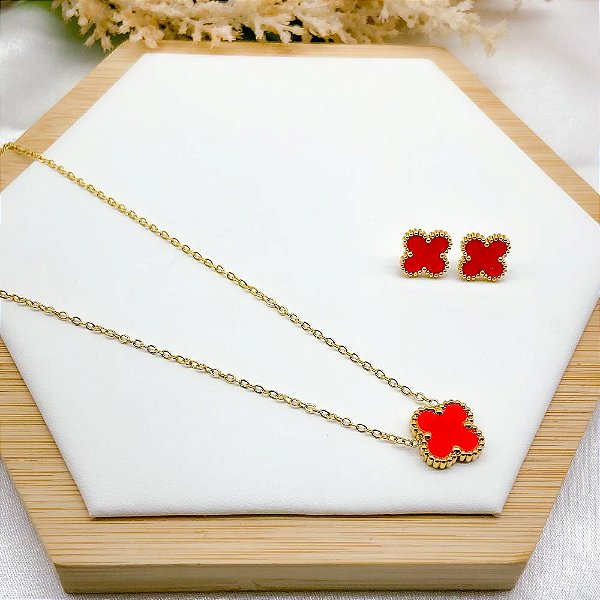 CONJUNTO BRINCO E COLAR AÇO INOX 45 CM  DOURADO PINGENTE TREVO - VERMELHO