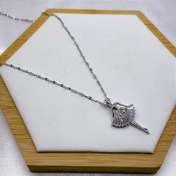 COLAR AÇO INOX 45 CM  PINGENTE BAILARINA CRAVEJADO COM PEDRAS CRISTAL  - PRATEADO