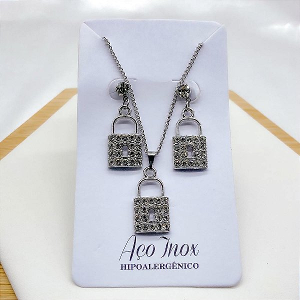 CONJUNTO COLAR E BRINCO AÇO INOX  PINGENTE CADEADO CRAVEJADO PEDRA CRISTAL BANHADO - PRATEADO