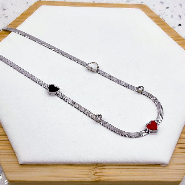 COLAR AÇO INOXIDÁVEL 45CM FITA MALHA PEDRA CRISTAL E CORAÇÃO COLORIDO - PRATEADO
