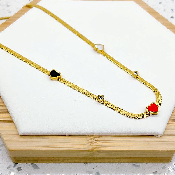 COLAR AÇO INOXIDÁVEL 45CM FITA MALHA PEDRA CRISTAL E CORAÇÃO COLORIDO - DOURADO