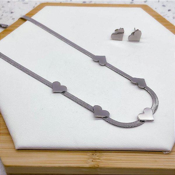 CONJUNTO COLAR FITA MALHA 45CM  E BRINCO AÇO INOXIDÁVEL CORAÇÃO - PRATEADO