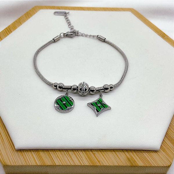 PULSEIRA COM BERLOQUES AÇO INOX  PONTO DE LUZ E TREVO VERDE  - PRATEADA