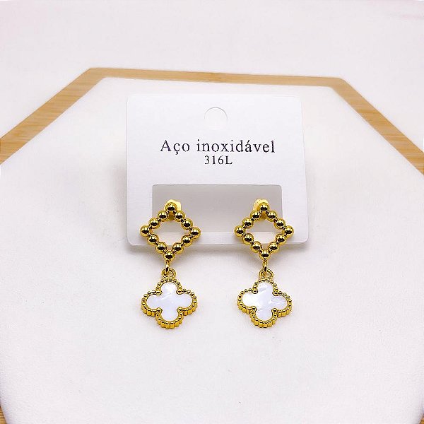 BRINCO  AÇO INOXIDÁVEL LOSANGO BOLINHAS PINGENTE TREVO MADRÉPEROLA - DOURADO