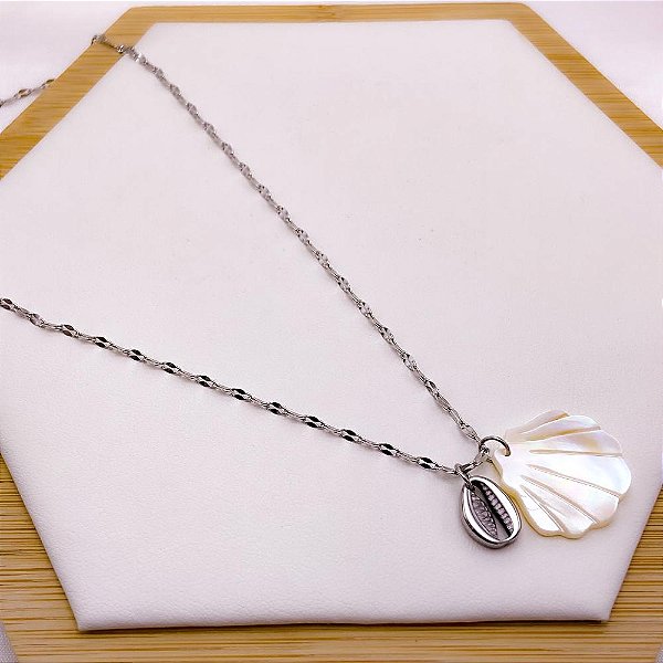 COLAR AÇO INOXIDÁVEL 45CM  CONCHA PEROLADA PRATEADO - BÚZIOS