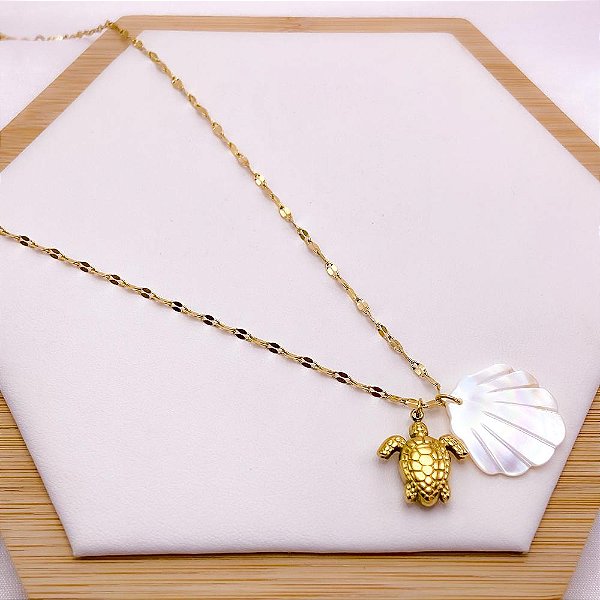 COLAR AÇO INOXIDÁVEL 45CM  CONCHA PEROLADA DOURADO - TARTARUGA MARINHA