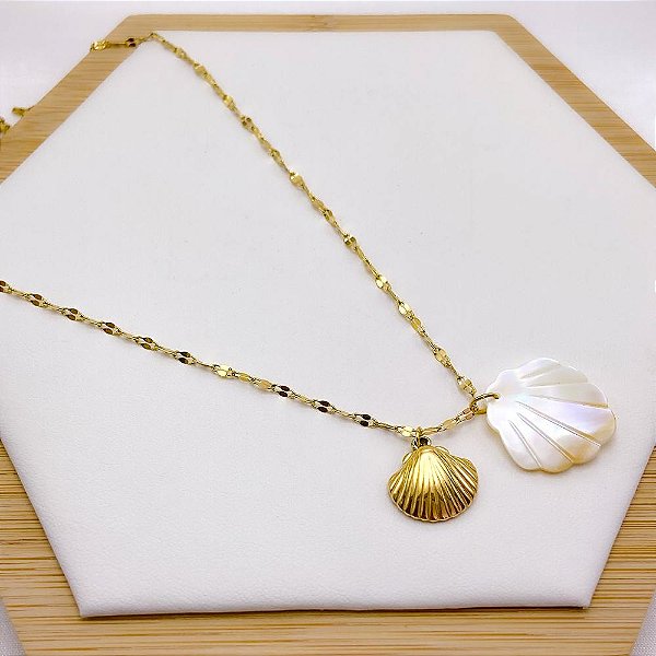 COLAR AÇO INOXIDÁVEL 45CM  CONCHA PEROLADA DOURADO - CONCHA