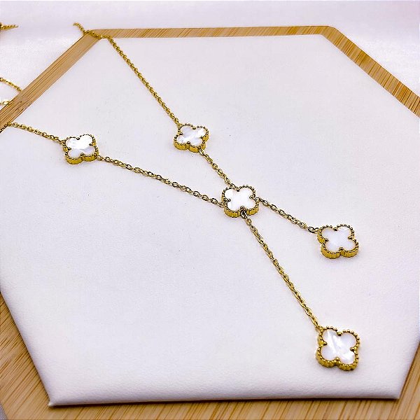 COLAR AÇO INOXIDÁVEL 45CM  ESTILO GRAVATINHA TREVO PEROLADO - DOURADO