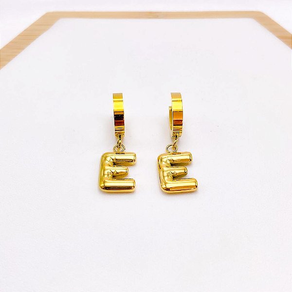 BRINCO ARGOLINHA CLICK AÇO INOXIDÁVEL LETRAS - DOURADO Modelo:E