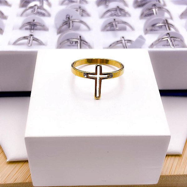 ANEL  AÇO INOXIDÁVEL CRUZ COM PEDRA CRISTAL - DOURADO