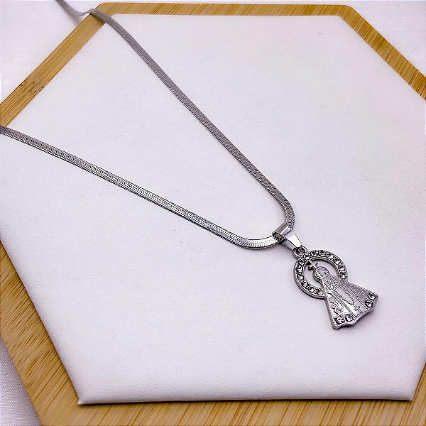 COLAR AÇO INOXIDÁVEL 45CM FITA PINGENTE NOSSA SENHORA CRAVEJADO PEDRA CRISTAL - PRATEADO