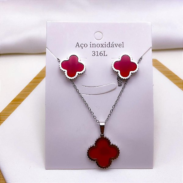 CONJUNTO COLAR  E BRINCO AÇO INOXIDÁVEL  TREVO VERMELHO - PRATEADO