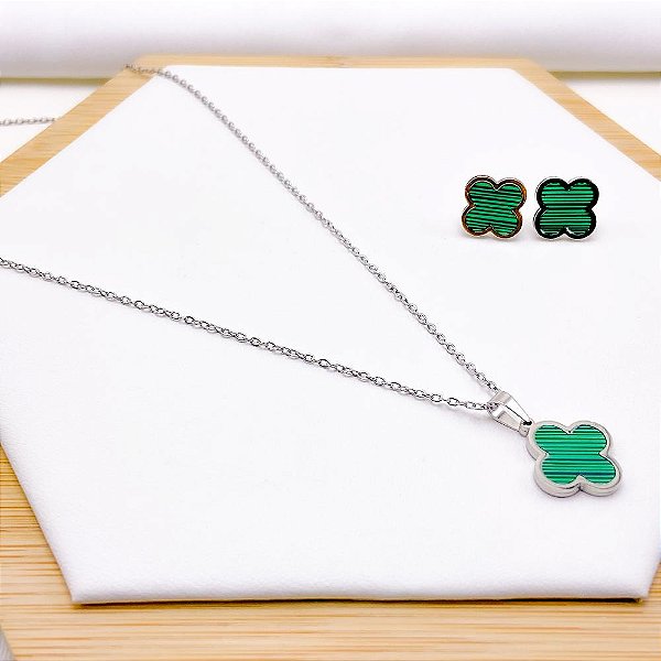 CONJUNTO COLAR  E BRINCO AÇO INOXIDÁVEL  TREVO VERDE - PRATEADO
