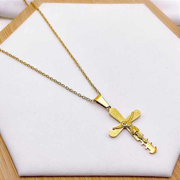 COLAR  AÇO INOXIDÁVEL 50CM PINGENTE CRUCIFIXO - DOURADO