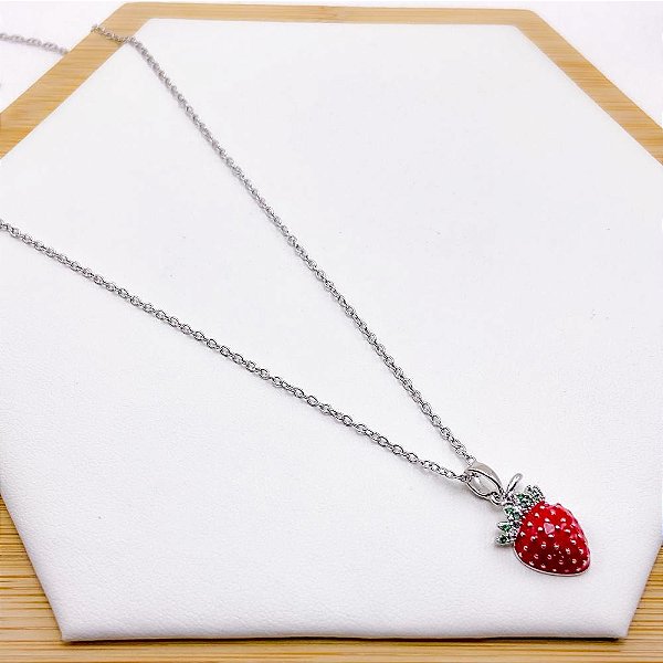 COLAR AÇO INOXIDÁVEL 45CM PINGENTE MORANGO VERMELHO - PRATEADO