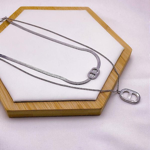 COLAR DUPLO AÇO INOXIDÁVEL 45CM FITA COM PINGENTE LACRE PEROLADO - PRATEADO