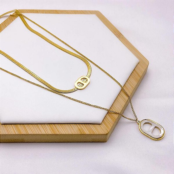 COLAR DUPLO AÇO INOXIDÁVEL 45CM FITA COM PINGENTE LACRE PEROLADO - DOURADO
