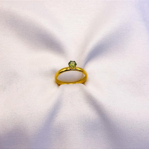 ANEL TIPO SOLITÁRIO DOURADO - PEDRA VERDE CLARO (UNIDADE)