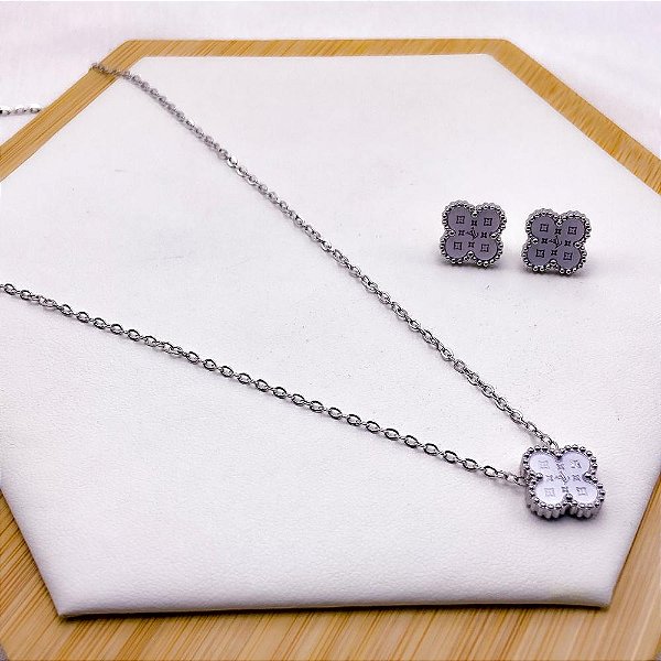 CONJUNTO COLAR  E BRINCO AÇO INOXIDÁVEL  TREVO PEROLADO - PRATEADO