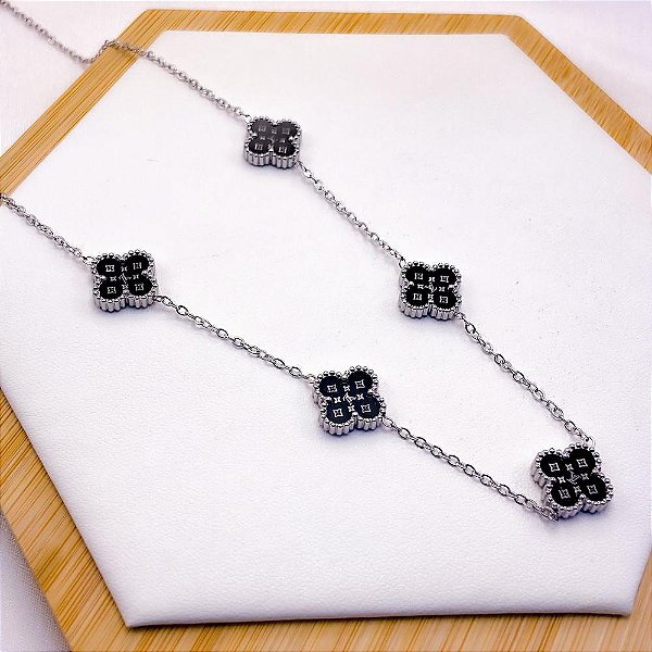 COLAR AÇO INOXIDÁVEL 45CM  TREVO PRETO - PRATEADO