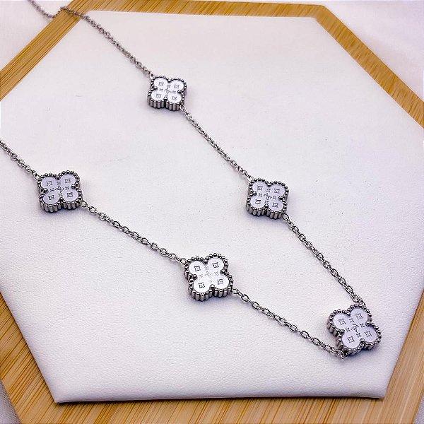 COLAR AÇO INOXIDÁVEL 45CM  TREVO BRANCO - PRATEADO