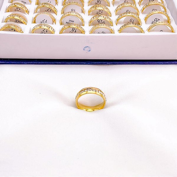 ALIANÇA  AÇO INOXIDÁVEL 6MM CRAVEJADA - DOURADA