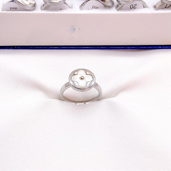 ANEL  AÇO INOXIDÁVEL TREVO PEROLADO - PRATEADO