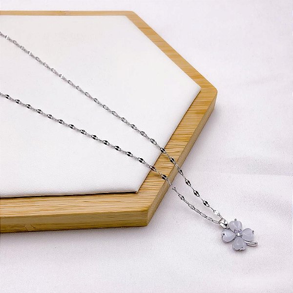 COLAR AÇO INOXIDÁVEL 45CM PINGENTE BANHADO FLOR PEROLADA - PRATEADO