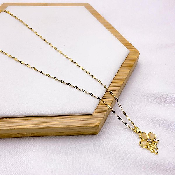 COLAR AÇO INOXIDÁVEL 45CM PINGENTE BANHADO FLOR PEROLADA - DOURADO