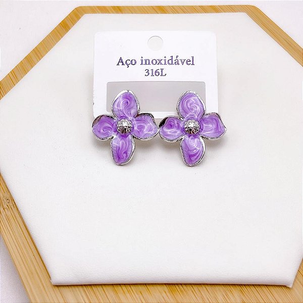 BRINCO AÇO INOX FLOR RESINADO PRATEADO - LILÁS