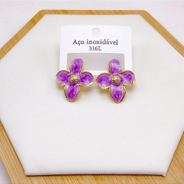 BRINCO AÇO INOX FLOR RESINADO DOURADO - LILÁS