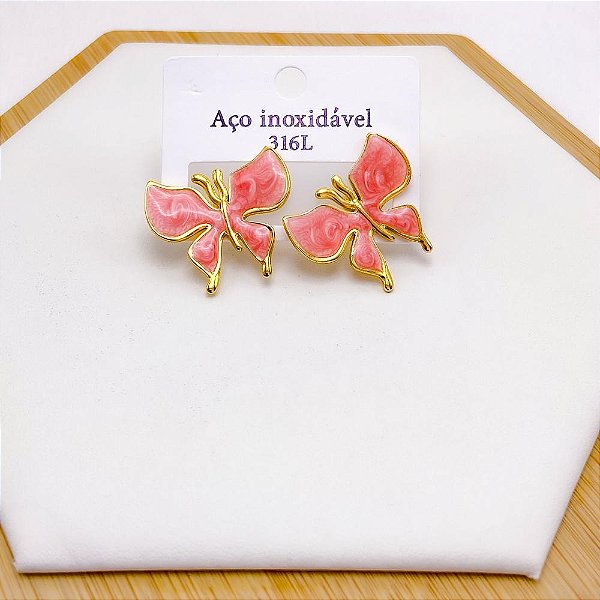 BRINCO AÇO INOX BORBOLETA RESINADO DOURADO - VERMELHO