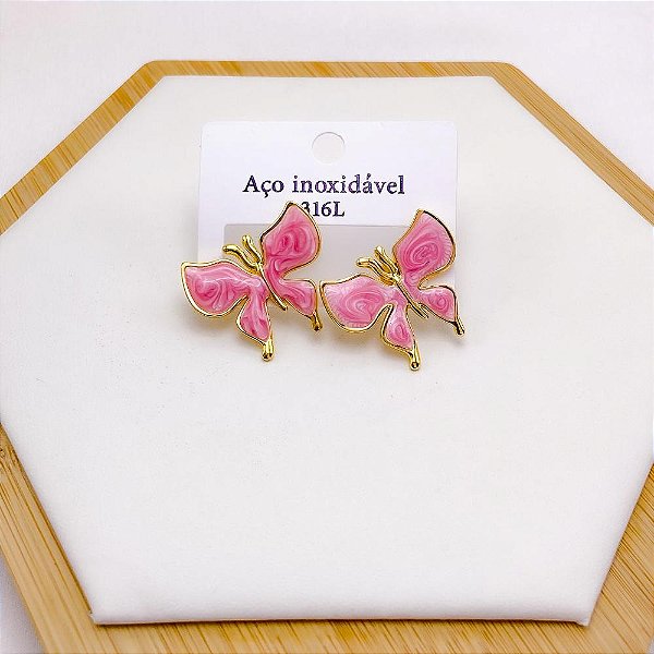 BRINCO AÇO INOX BORBOLETA RESINADO DOURADO - ROSA