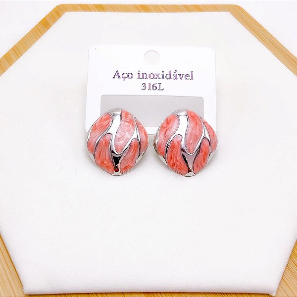 BRINCO AÇO INOX GEOMETRICO RESINADO PRATEADO - VERMELHO