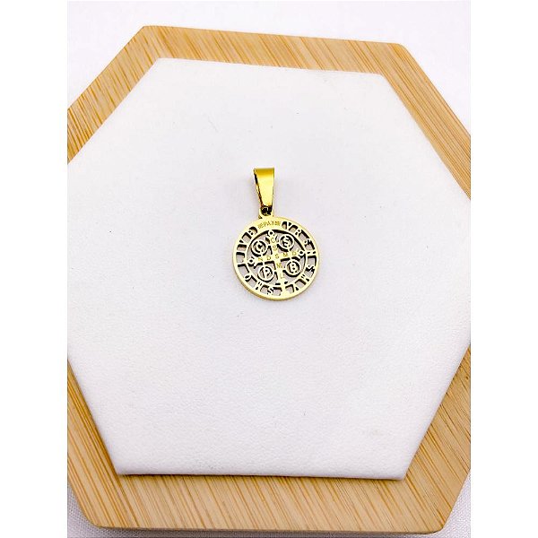 PINGENTE AÇO INOXIDÁVEL SÃO BENTO (P) 1,5CMX1,5CM - DOURADO