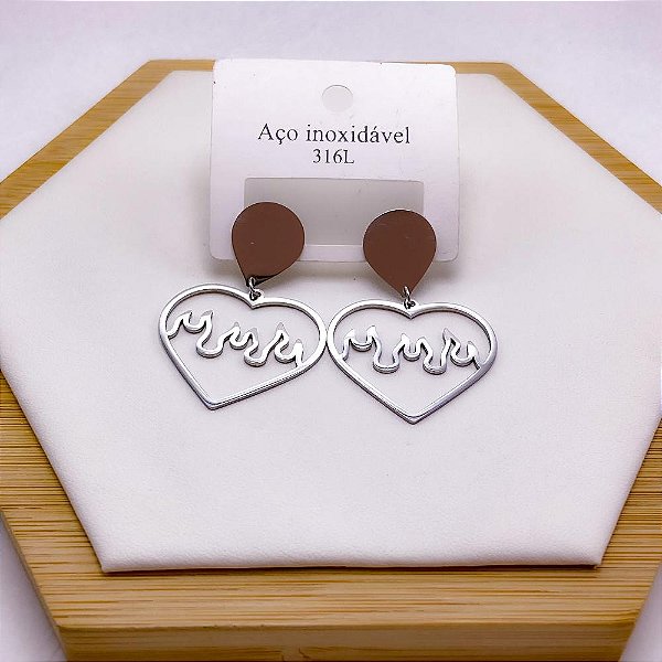 BRINCO AÇO INOX  CORAÇÃO COM DETALHES - PRATEADO