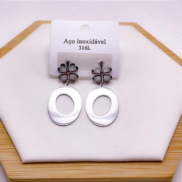 BRINCO AÇO INOX  TREVO PINGENTE GEOMETRICO - PRATEADO