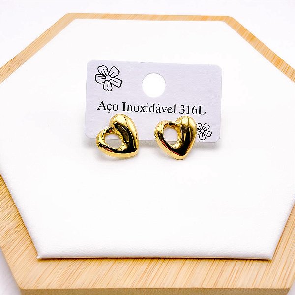 BRINCO AÇO INOX  ESTILO CORAÇÃO VAZADO - DOURADO