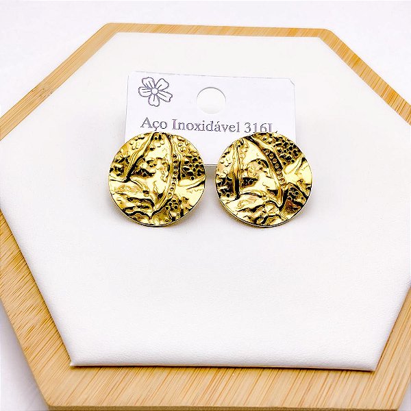 BRINCO AÇO INOX  ESTILO BOTÃO COM DETALHES - DOURADO