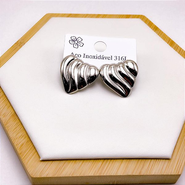 BRINCO AÇO INOX  CORAÇÃO COM DETALHES - PRATEADO
