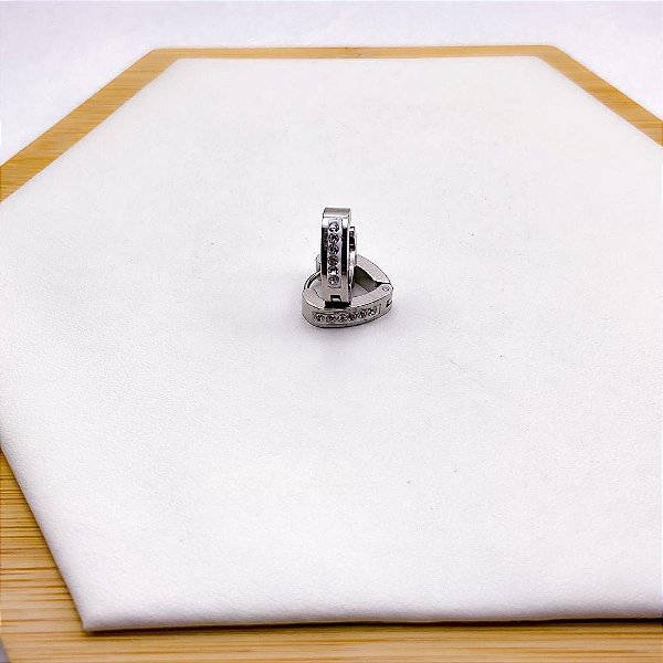 BRINCO AÇO INOX ARGOLINHA CLICK  CORAÇÃO CRAVEJADO STRASS - PRATEADO