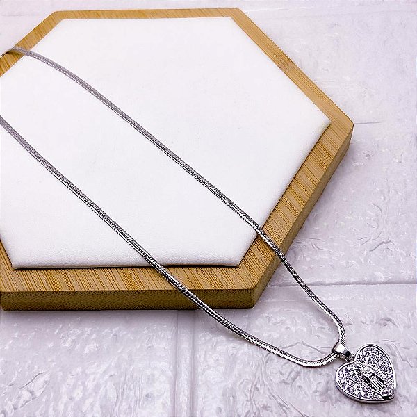 COLAR AÇO INOXIDÁVEL FITA 45CM PINGENTE BANHADO NOSSA SENHORA CORAÇÃO CRAVEJADO - PRATEADO