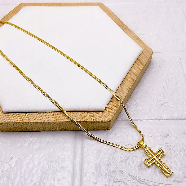 COLAR AÇO INOXIDÁVEL FITA 45CM PINGENTE BANHADO CRUCIFIXO - DOURADO