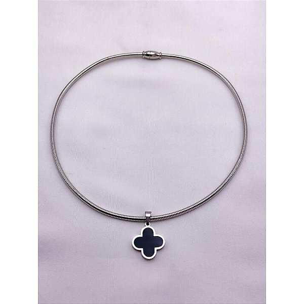 COLAR AÇO INOXIDÁVEL ARO SEMI RÍGIDO PINGENTE TREVO PRETO - PRATEADO