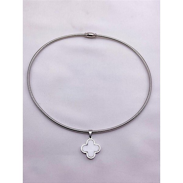 COLAR AÇO INOXIDÁVEL ARO SEMI RÍGIDO PINGENTE TREVO PEROLADO - PRATEADO