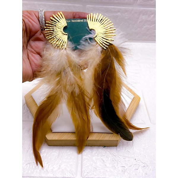 BRINCO AÇO INOX  RAIOS PENA MARROM - DOURADO