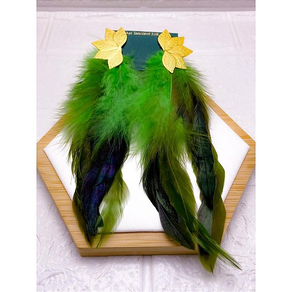 BRINCO AÇO INOX  FOLHAS PENA VERDE - DOURADO