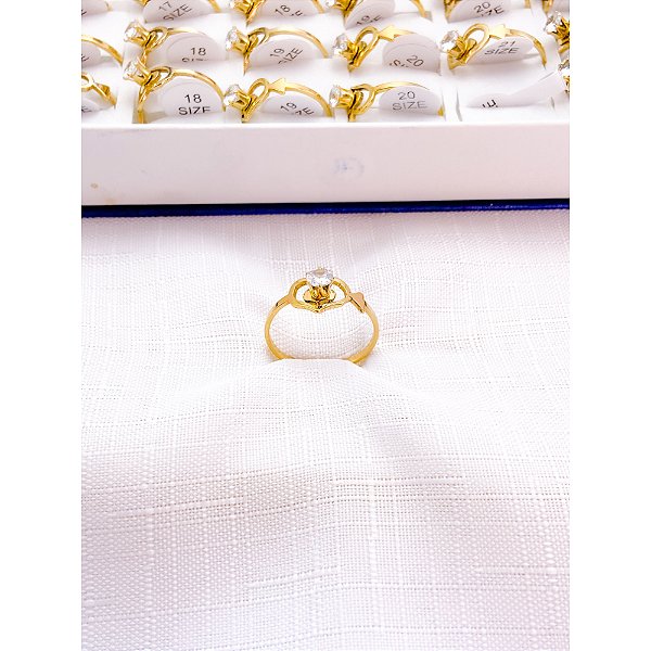 ANEL  AÇO INOXIDÁVEL FLECHA CORAÇÃO PEDRA CRISTAL - DOURADO (UNIDADE)